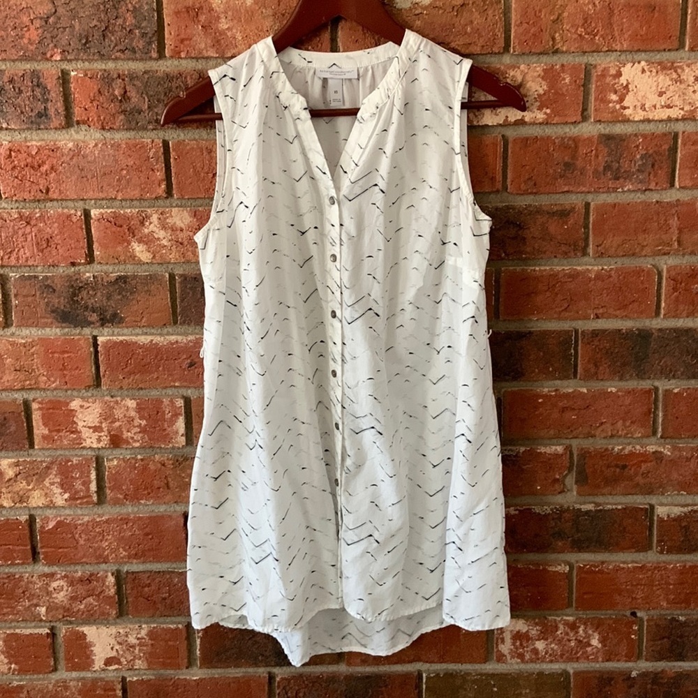 Liz Lange Maternity White Print Sleeveless Tunic Top
